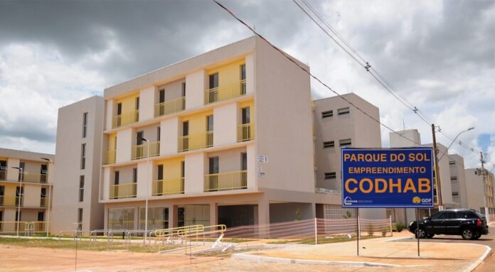 Investimento de R$ 2 bilhões garante casa própria a 65 mil pessoas no DF