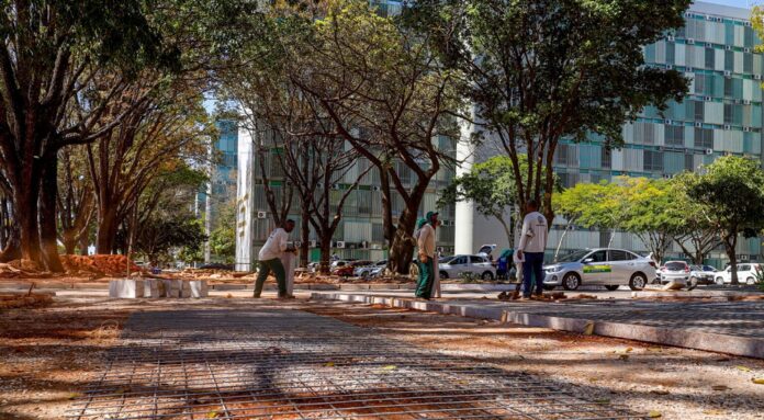 Obras levam acessibilidade a calçadas da Esplanada dos Ministérios