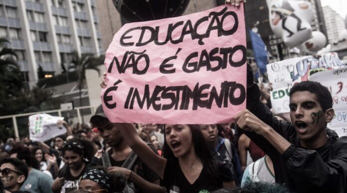 Em 2022, estudantes e professores foram as ruas para protestar contra o bloqueio de verbas da Educação, provocado por Bolsonaro, que atingiu as Universidades brasileiras. Agora, o bloqueio provocado por Lula, pode criar nova onda de protestos. Sera?