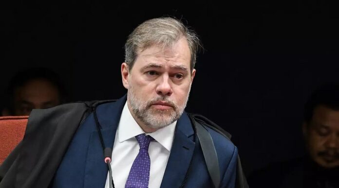 O ministro do STF anulou na manhã desta quarta-feira (06), as provas obtidas contra o presidente Luiz Inácio Lula da Silva (PT) pelo acordo de leniência da Odebrecht. Declarou ainda que agentes públicos se valeram de 