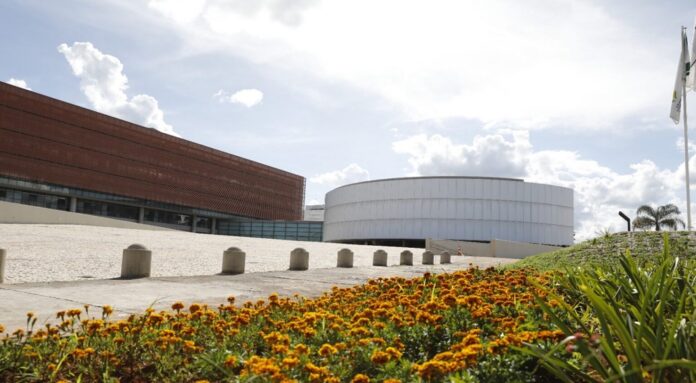 Aprovação do Refis e de reajuste do ICMS Modal reforça caixa do GDF