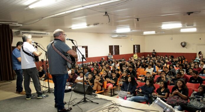 Com incentivo do GDF, projeto leva repente a alunos da rede pública