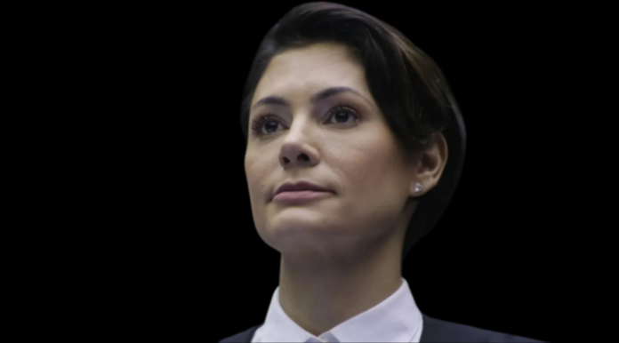 Apesar de distante, o foco na disputa eleitoral de 2026 no DF, se movimenta nas entranhas dos partidos sem fazer alarde. A ex-primeira-dama Michele Bolsonaro, tida como eventual candidata ao Senado, teria ambições bem maiores do que isso: pode ser candidata ao Buriti, proposta defendida na surdina tanto no Republicanos como no PL.