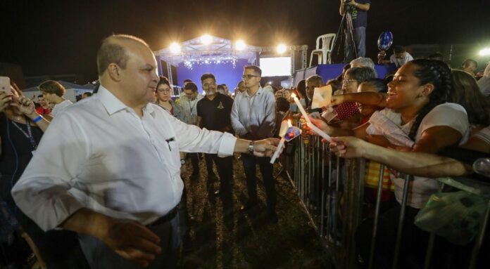 Governador participa de missa em homenagem a Nossa Senhora Aparecida