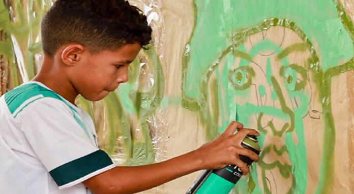 Projeto promove oficinas de dança e grafite em escola do Recanto das Emas