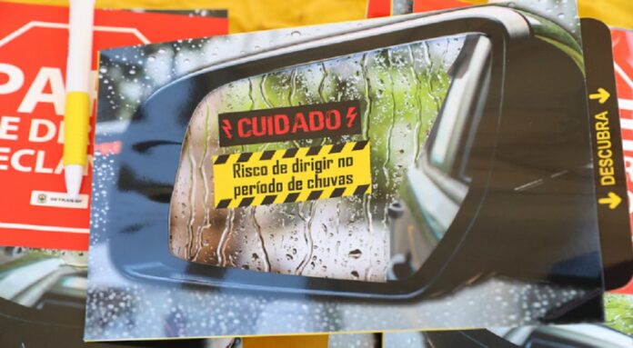 Blitz educativa alerta condutores para o período de chuvas