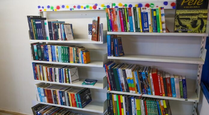 Com acervo de 5 mil livros, Biblioteca do Paranoá reabre após reforma