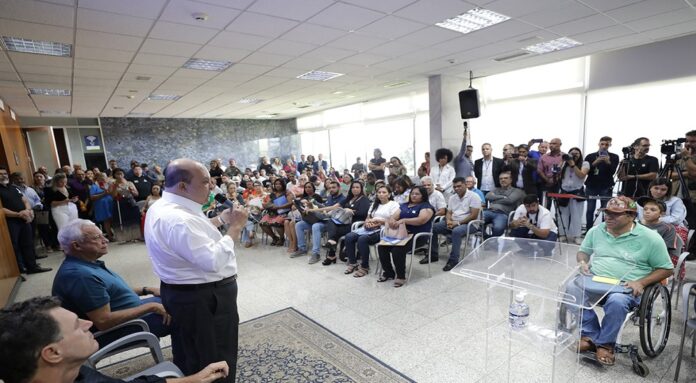 GDF entrega permissões a feirantes e investe R$ 20 milhões em novas feiras