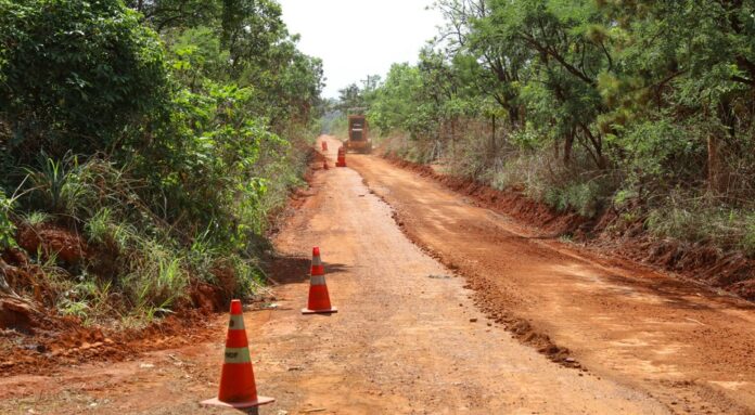 Desde 2019 até setembro deste ano, foram recuperados um total de 6.294 quilômetros de estradas rurais, sendo que somente em 2023 já foram recuperados 1.076 quilômetros.