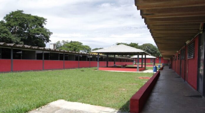 Obras no Centro de Ensino Médio 1 de Planaltina beneficiam 2,6 mil alunos