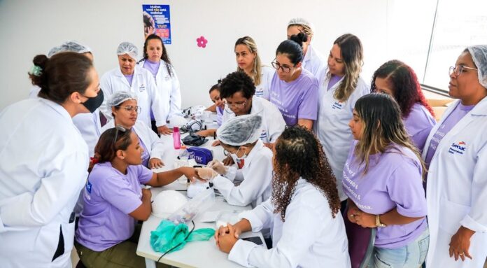 Programa capacita mulheres para promover a independência econômica