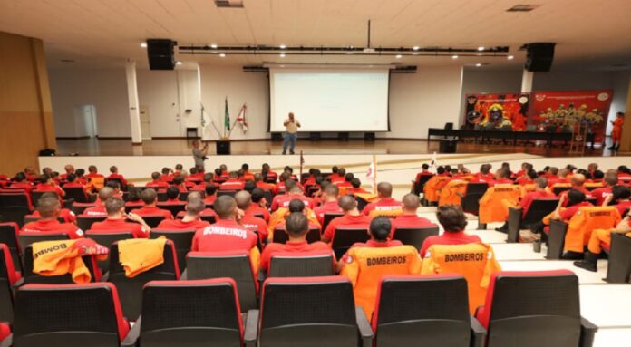 Corpo de Bombeiros tem 300 alunos treinados para o combate à dengue
