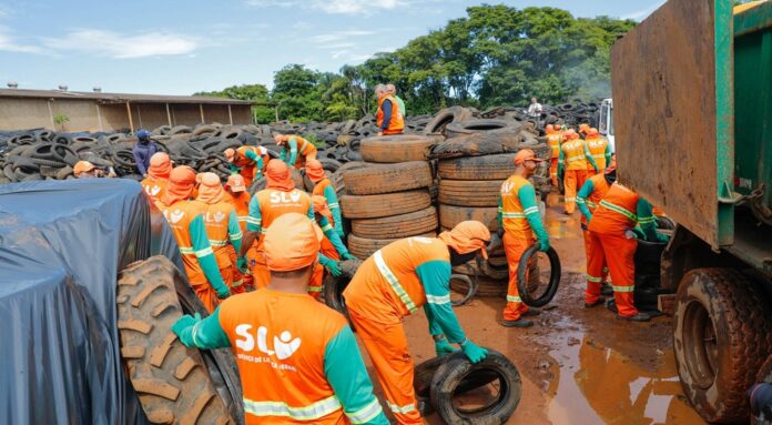 Força-tarefa contra a dengue recolhe milhares de pneus no Riacho Fundo II