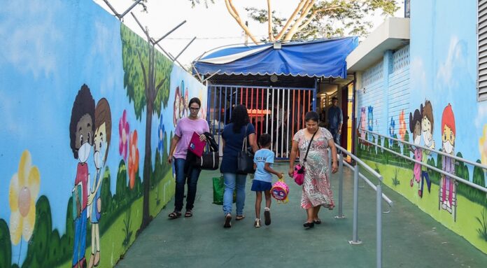 Prazo para matrículas de estudantes na rede pública termina nesta quarta
