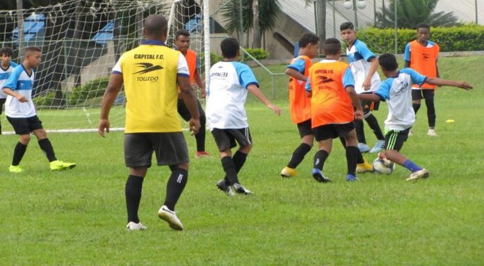 Projeto social abre mil vagas gratuitas para aulas de futebol