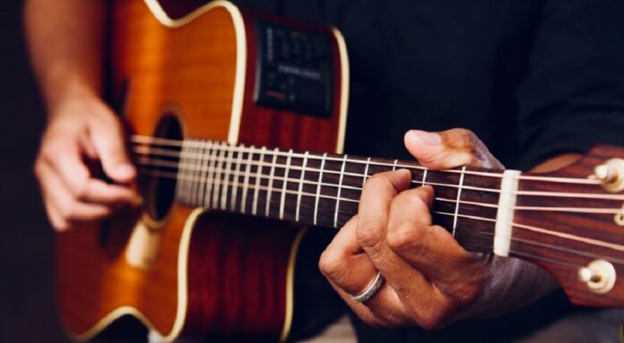 Últimos dias de inscrição para aulas de violão, com 480 vagas gratuitas