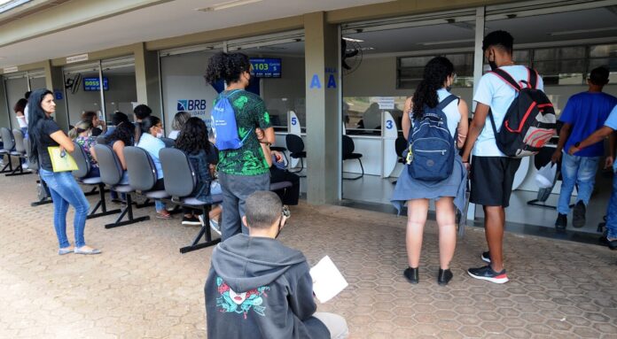 Estudantes devem ficar atentos ao recadastramento no passe livre
