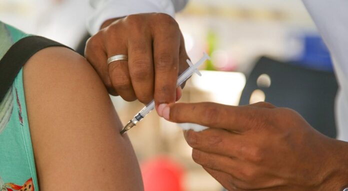 GDF Saúde garante desconto para servidores na vacina contra a dengue