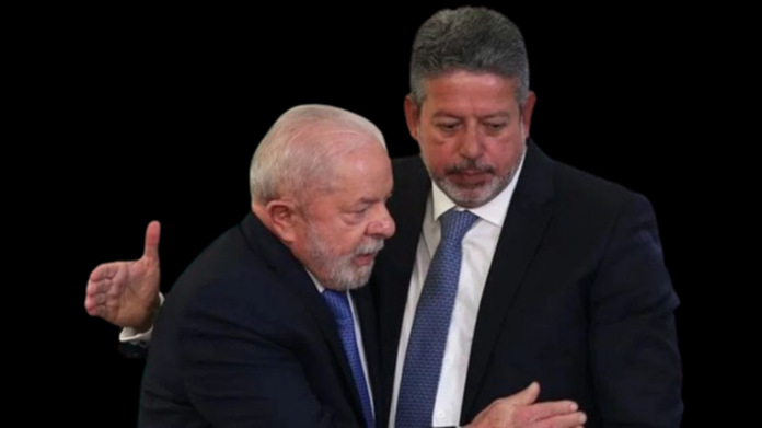 Diferente de Dilma Rousseff, que foi sacada do cargo em 2015, o presidente Lula sabe como acalmar a Câmara afagando Arthur Lira (PP), o único que pode engavetar o pedido de impeachment protocolado pela oposição.