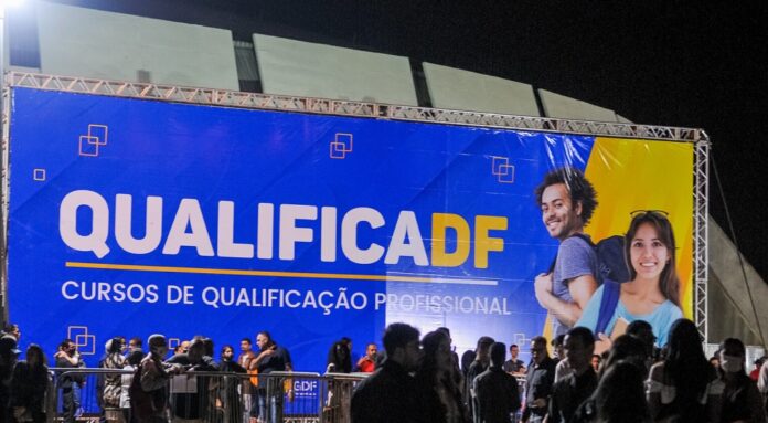 Último dia para se inscrever em uma das 880 vagas do QualificaDF Móvel