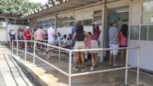 Apenas nesta segunda-feira (12), 2.091 crianças foram imunizadas na rede pública de saúde, marcando um avanço no combate à doença.