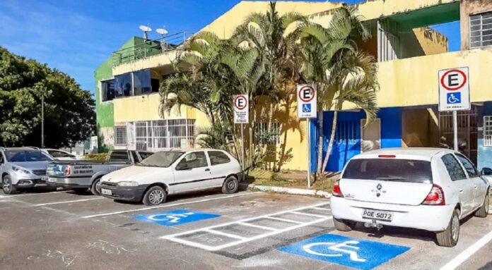 Pessoas com deficiência sem CNH têm direito a credencial de estacionamento