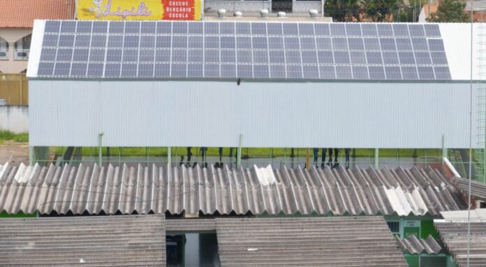 Uso de energia solar garante economia e consciência ambiental nas escolas