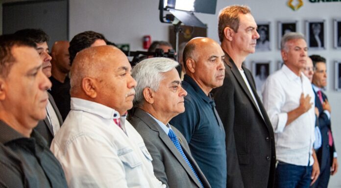 Ao lado dos deputados Chico Vigilante (PT) e Wellington Luiz(MDB), Belinati, agindo como testemunha na assinatura, expressou otimismo quanto ao novo restaurante do Sesc na Câmara Legislativa do Distrito Federal.