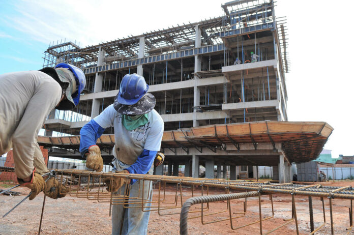 Nos últimos 12 meses, o saldo positivo foi de 41.034 vagas, representando uma variação de 4,33%, a maior entre as unidades da Federação do Centro-Oeste.