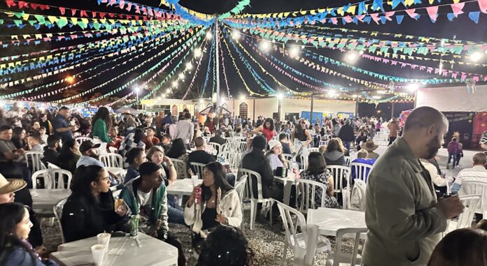 A participação de mais de 4 mil pessoas no festejo junino de São Francisco de Assis, embalaram os três dias de festas com danças folclóricas e comidas típicas.