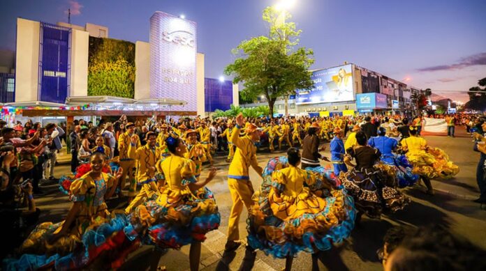 No total, serão 13 atrações musicais e oito grupos de quadrilha se alternando nos dois palcos. O evento é gratuito e aberto ao público.