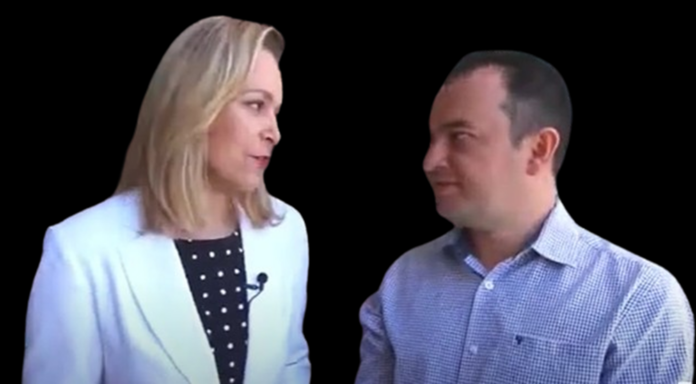 A dupla, que domina o poder municipal há mais de 16 anos, se une desesperadamente contra o crescimento eleitoral de Yvelônia. Ela passou a ser uma ameaça real que pode mudar o cenário político de Valparaíso de Goiás nestas eleições.
