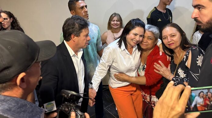 Maria Yvelônia lidera uma nova onda política em Valparaíso de Goiás, que começa  a mudar radicalmente o jogo pela disputa da prefeitura. Com apoio crescente e alianças bem sucedidas, sua candidatura ganha força e desbanca candidaturas patrocinadas  por Leda Borges e Pábio Mossoró.