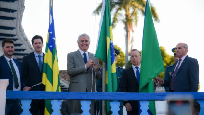 Goiás comemora 297 anos com transferências simbólicas do Executivo, Legislativo e Judiciário para a cidade histórica. Governador Ronaldo Caiado destaca a importância do legado e o potencial de crescimento do estado. Lançados projeto de preservação e Festival Arte Educativo de Goiás 2024.