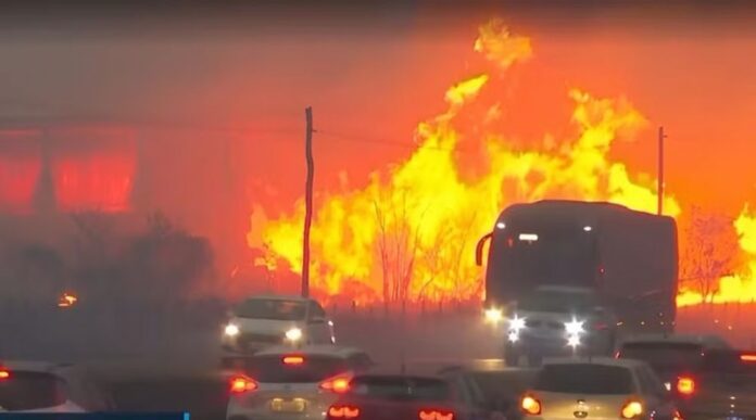 Esquerda trava guerra ideológica para desviar a responsabilidade do governo federal sobre a crise climática. Enquanto o fogo consome biomas e rios secam, o discurso tenta culpar atores regionais. A ausência de ações efetivas coloca em xeque a política ambiental na gestão Lula