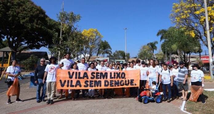 A iniciativa recolheu o lixo descartado de forma incorreta pela cidade e conscientizou a população para o combate ao mosquito Aedes aegypti, transmissor da dengue, chikungunya e zika.