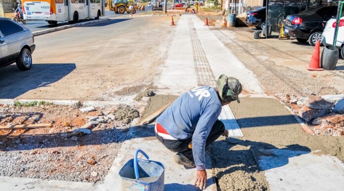 Com investimento de R$ 1 milhão, oriundo do orçamento do Executivo e de emenda parlamentar do deputado distrital Hermeto, a cidade está recebendo 10 km de novas calçadas.