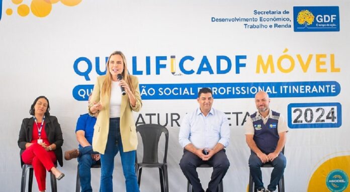 QualificaDF Móvel forma mais 504 alunos com capacitação gratuita e de qualidade