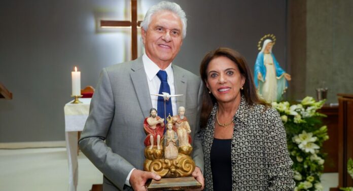 A capela, que agora abriga a imagem de Nossa Senhora das Graças, levada pela primeira-dama Gracinha Caiado, reflete a importância da fé e da espiritualidade no contexto esportivo.