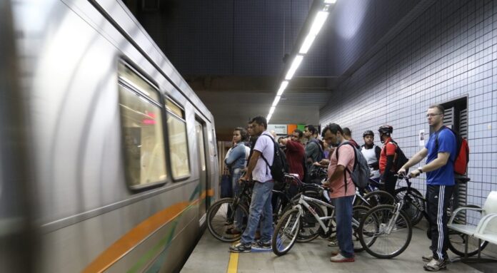 Sem Para a segurança dos passageiros, Metrô tem regras sobre transporte de objetos nos vagões