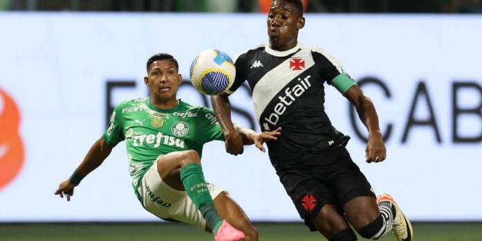 Palmeiras encara o Vasco em Brasília neste domingo, buscando a quinta vitória consecutiva e a aproximação do líder Botafogo. A partida é válida pela 27ª rodada do Campeonato Brasileiro e ocorre às 16h, no estádio Mané Garrincha