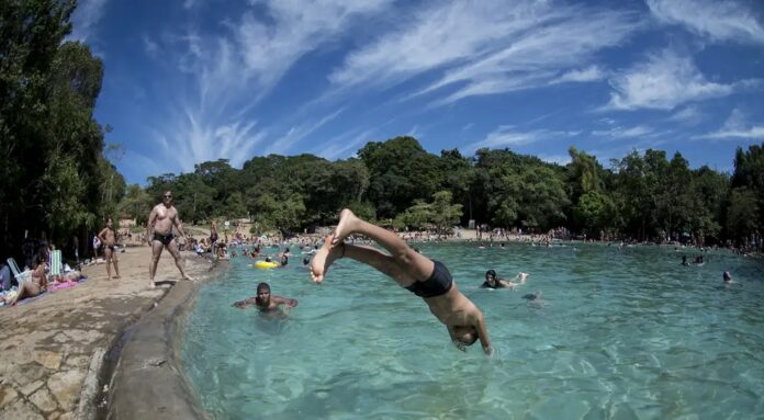 Piscina de água mineral reabre a público de Brasília nesta terça-feira