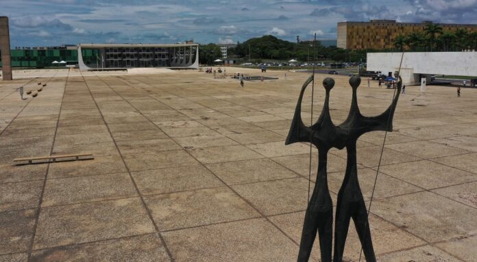 Praça dos Três Poderes passará por obras de restauração