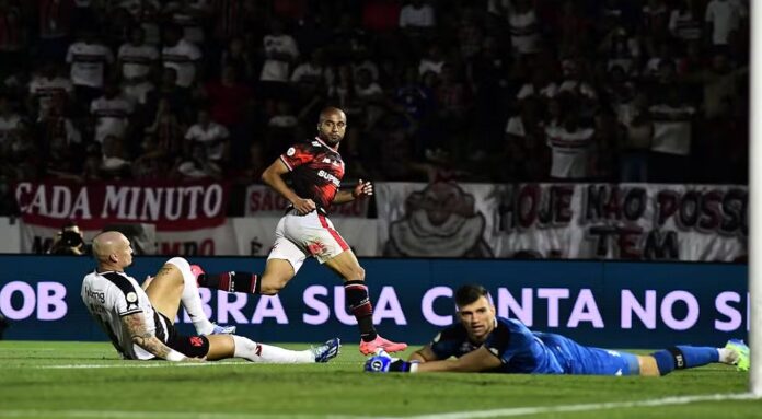 São Paulo bate vasco com protagonismo de Lucas Moura