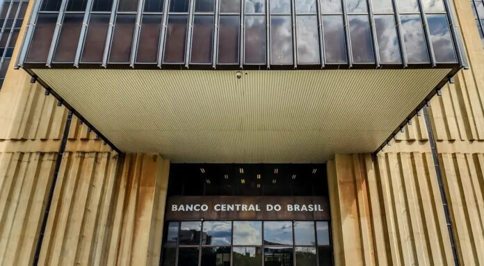 Banco Central amplia exigências para instituições participarem do Pix