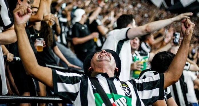 O Botafogo recebe o Cuiabá, a partir das 16h30 (horário de Brasília) deste sábado (9) no estádio Nilton Santos, com a intenção de manter a vantagem na liderança da Série A do Campeonato Brasileiro.