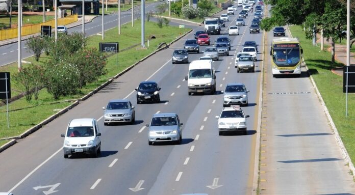 Cerca de 13% dos contribuintes ainda estão em débito com IPVA e IPTU; veja como regularizar