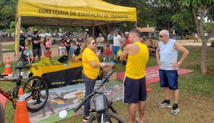 Educadores do Detran-DF farão atividades para os visitantes do Jardim Zoológico e para ciclistas no Eixão Sul, na manhã de domingo (17)