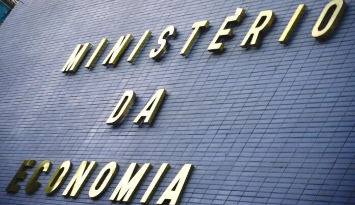 Previsto para ser enviado ao Congresso Nacional nesta semana, informou Pacote de corte de gastos será debatido com outros ministérios nesta terça-feira; governo busca consenso para enviar proposta ao Congresso após reunião entre Haddad, Lula e ministros do alto escalão.