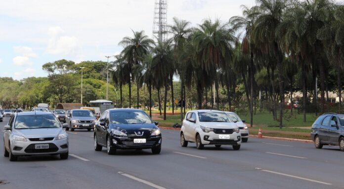 Prazo para licenciar veículos com placas final 9 e 0 termina no dia 31 de dezembro